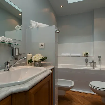 Black Star Hotel 4*