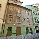Black Star Hotel