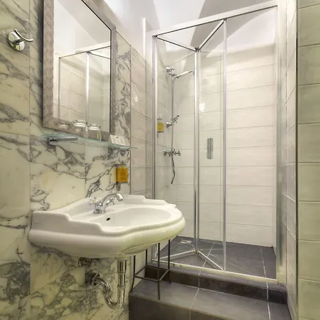 Hotell Black Star 4*